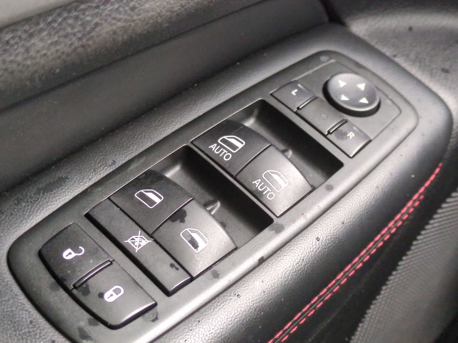 Thumbnail: 2013 Jeep Grand Cherokee - 25