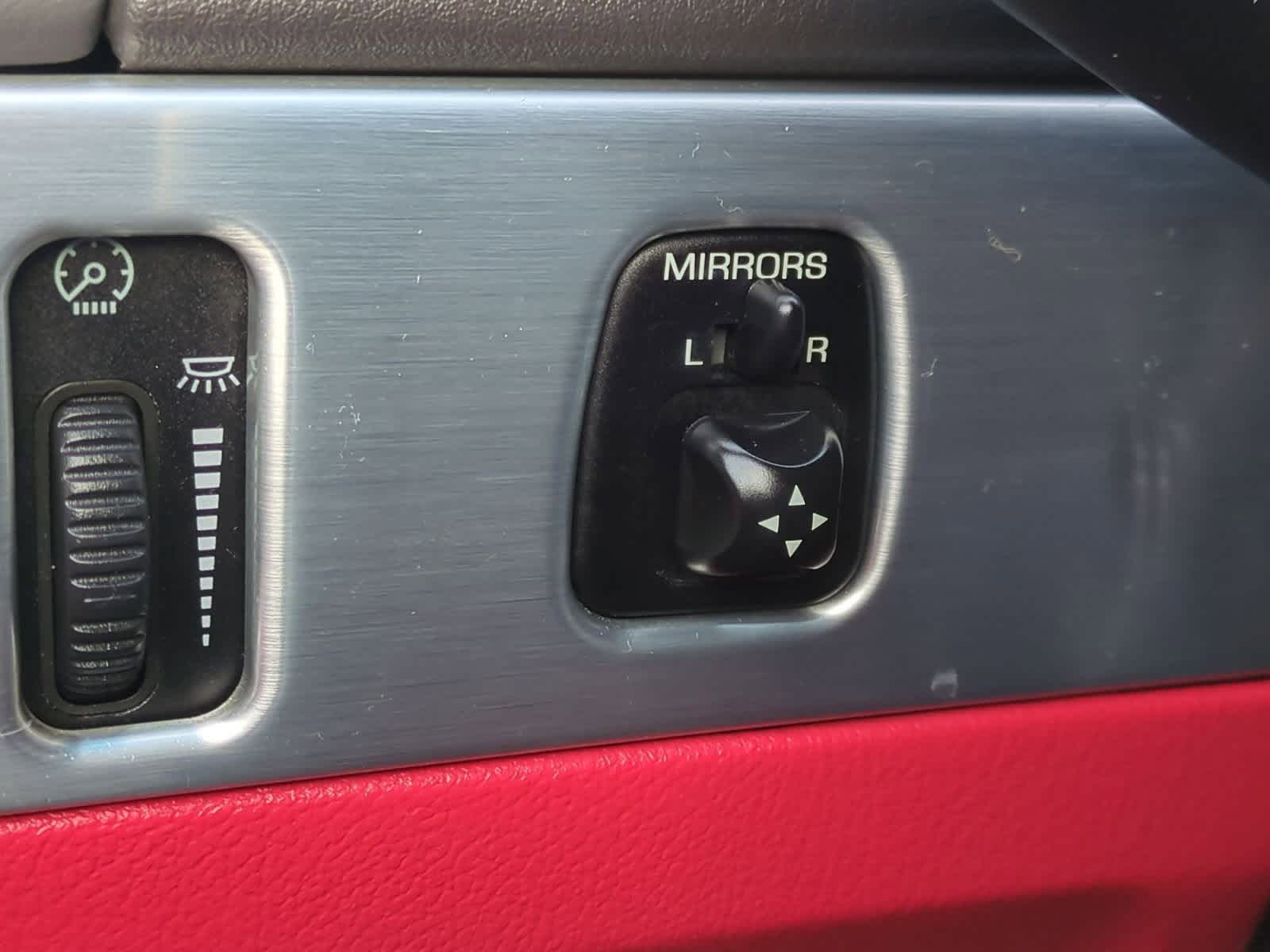 Thumbnail: 2002 Ford Thunderbird - 27