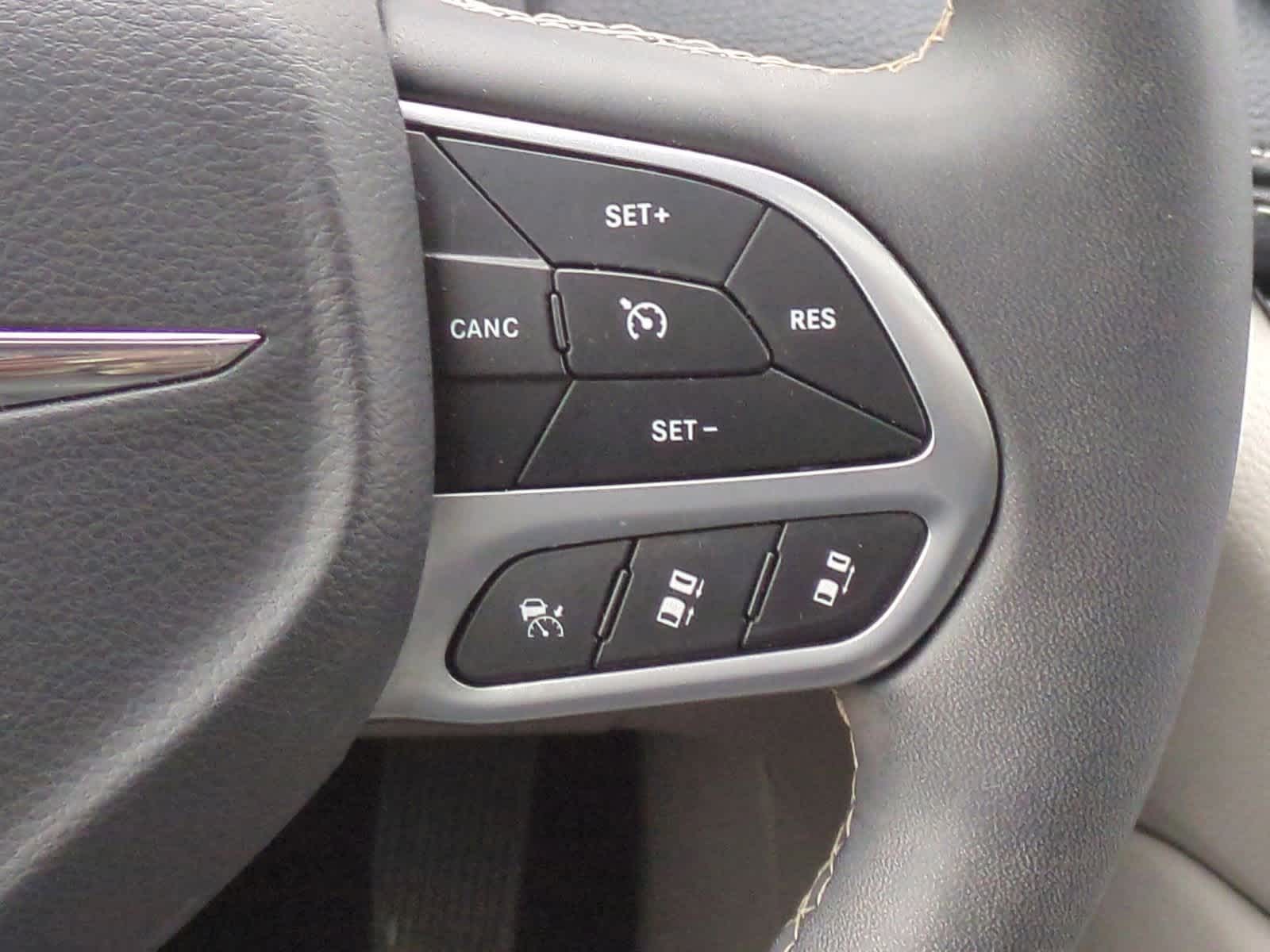 Thumbnail: 2022 Chrysler Pacifica - 28