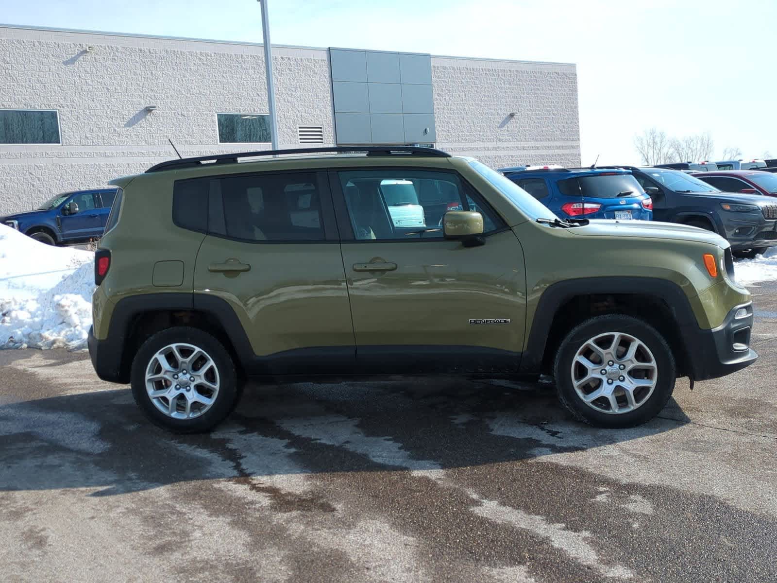 Thumbnail: 2015 Jeep Renegade - 9