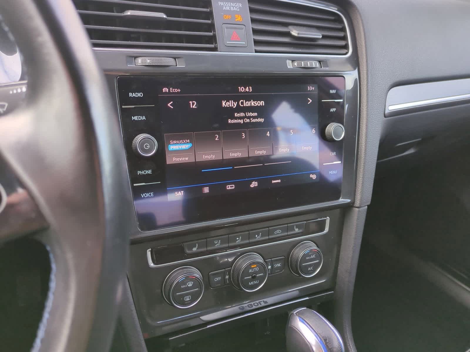 Thumbnail: 2017 Volkswagen e-Golf - 27