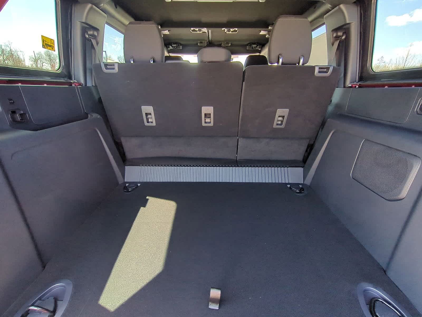 Thumbnail: 2025 Ford Bronco - 32