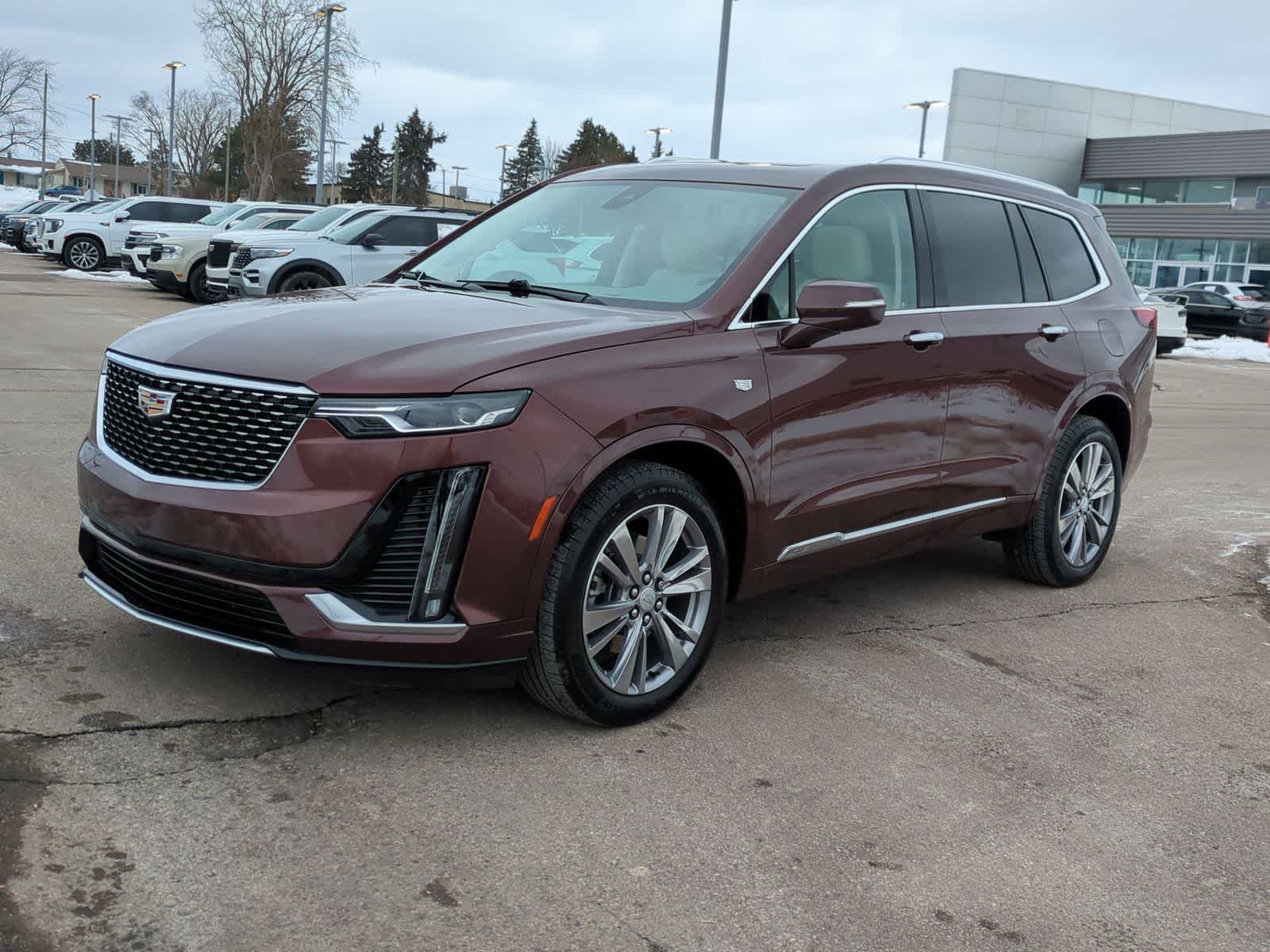 Thumbnail: 2022 Cadillac XT6 - 4