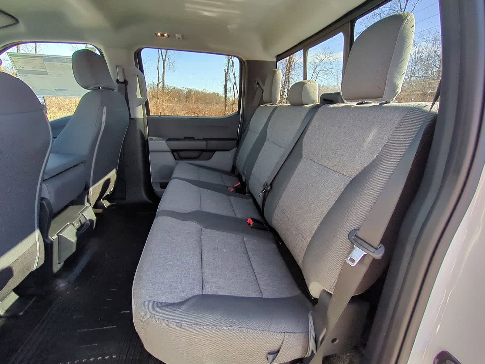 2025 Ford Econoline E-350 19