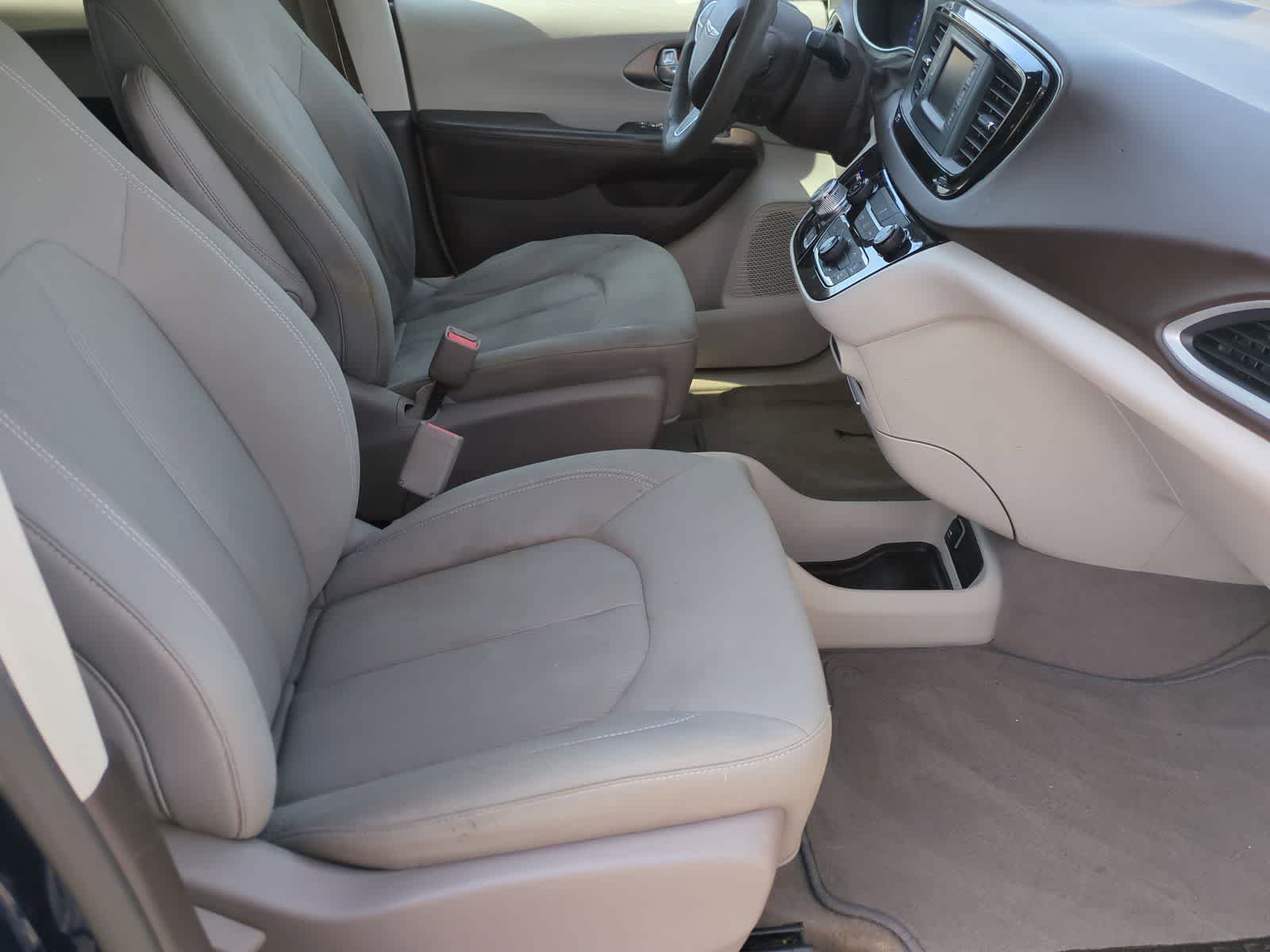 Thumbnail: 2017 Chrysler Pacifica - 21