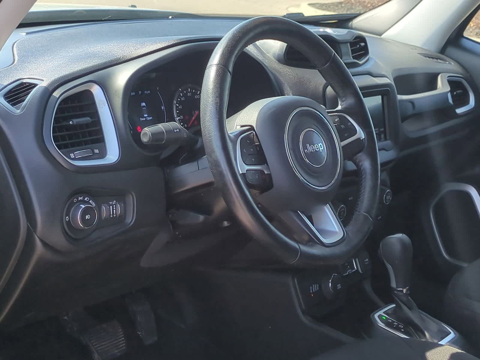 Thumbnail: 2018 Jeep Renegade - 10