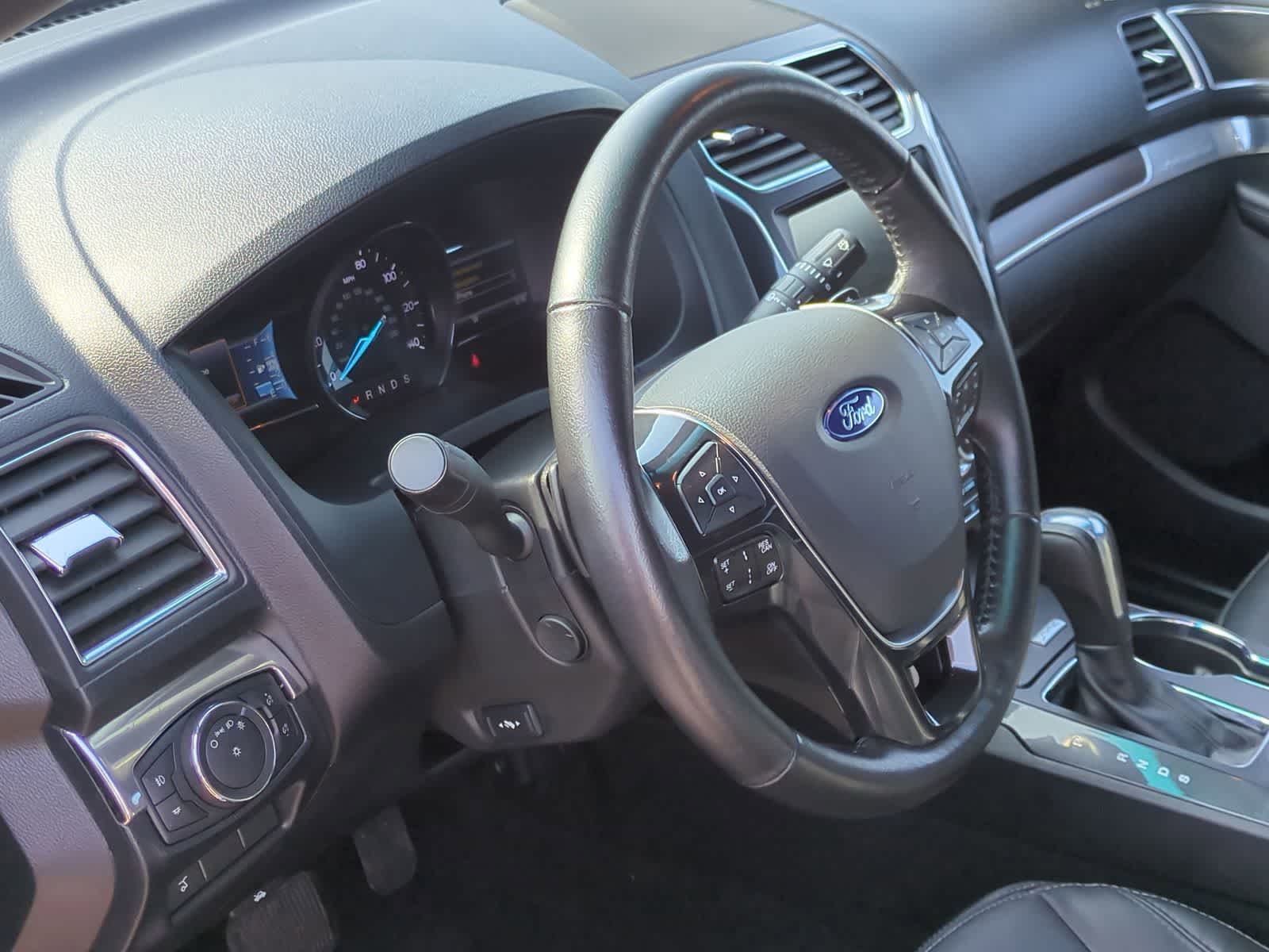 Thumbnail: 2016 Ford Explorer - 10
