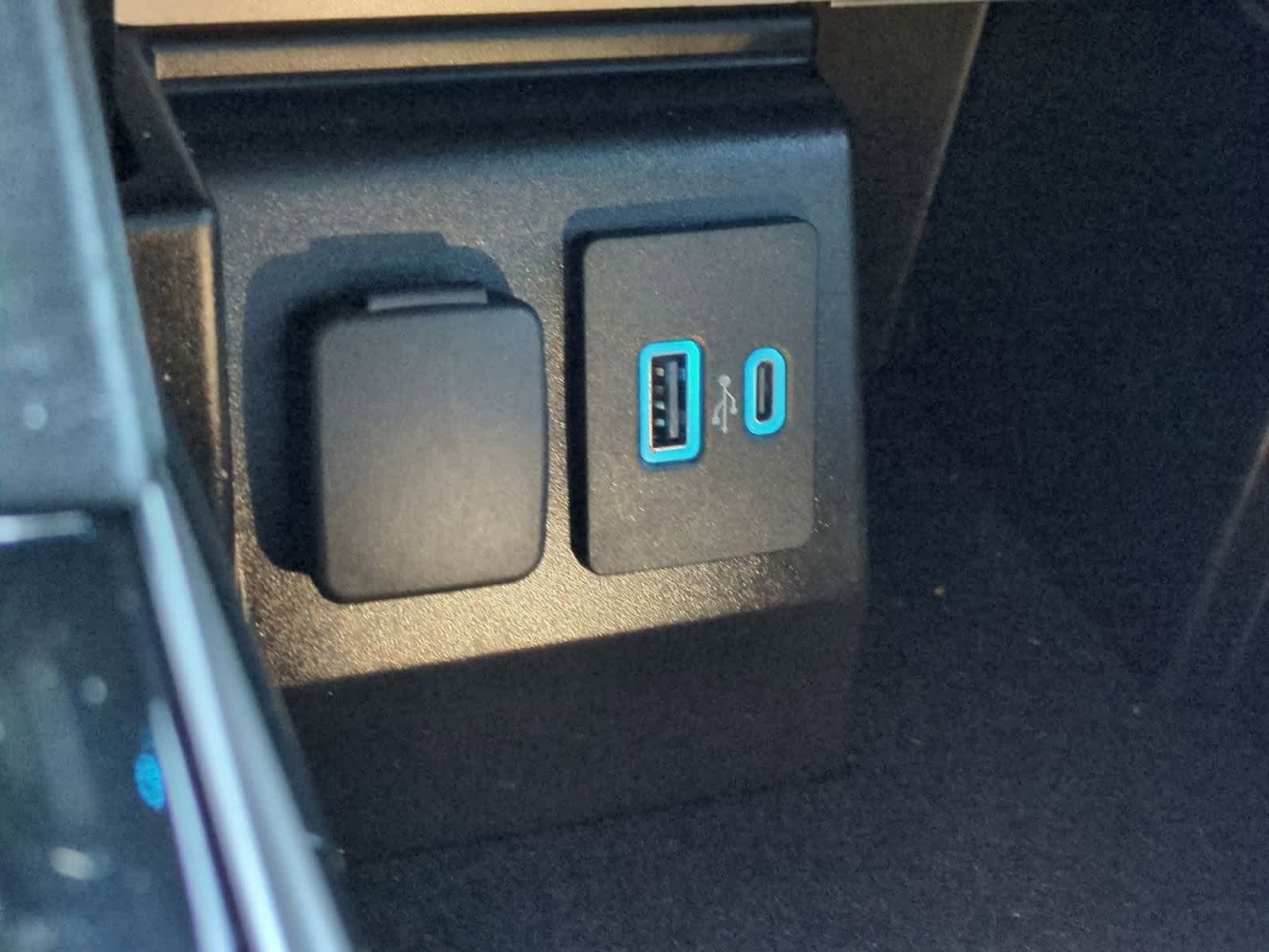 Thumbnail: 2022 Ford Explorer - 33