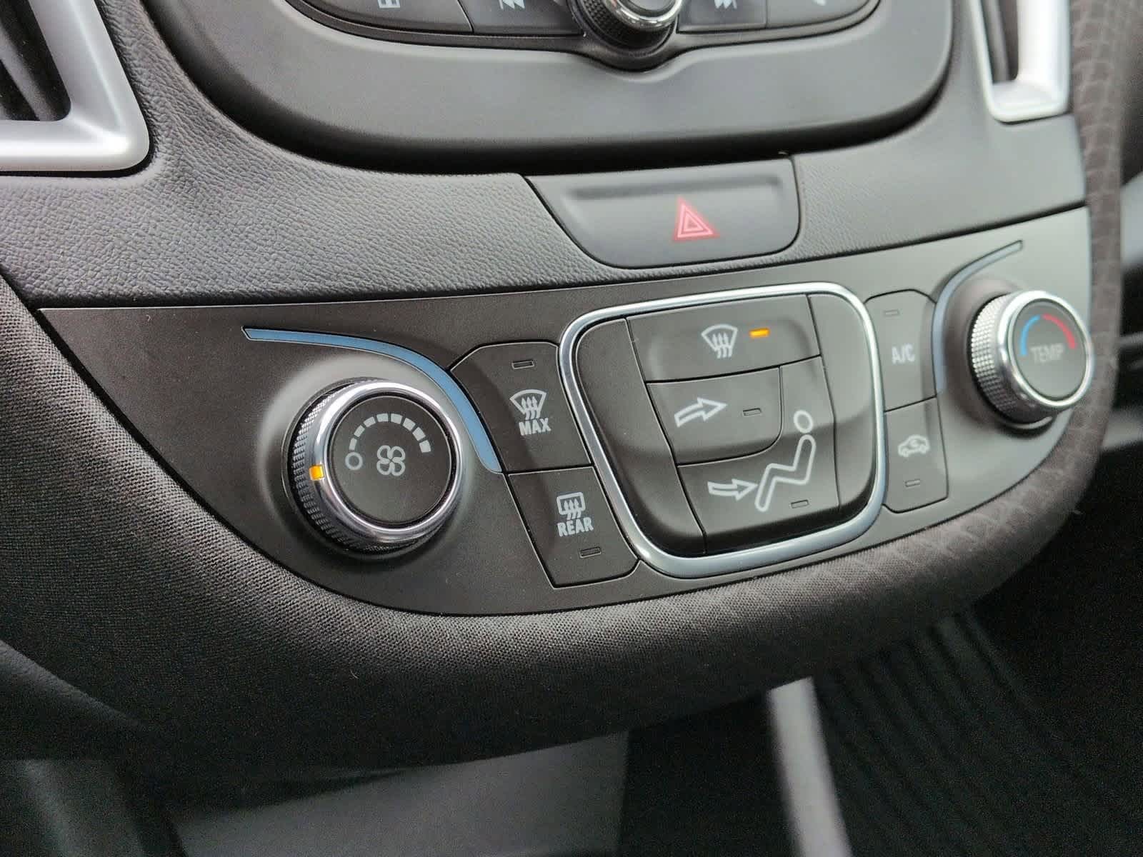 Thumbnail: 2017 Chevrolet Malibu - 30