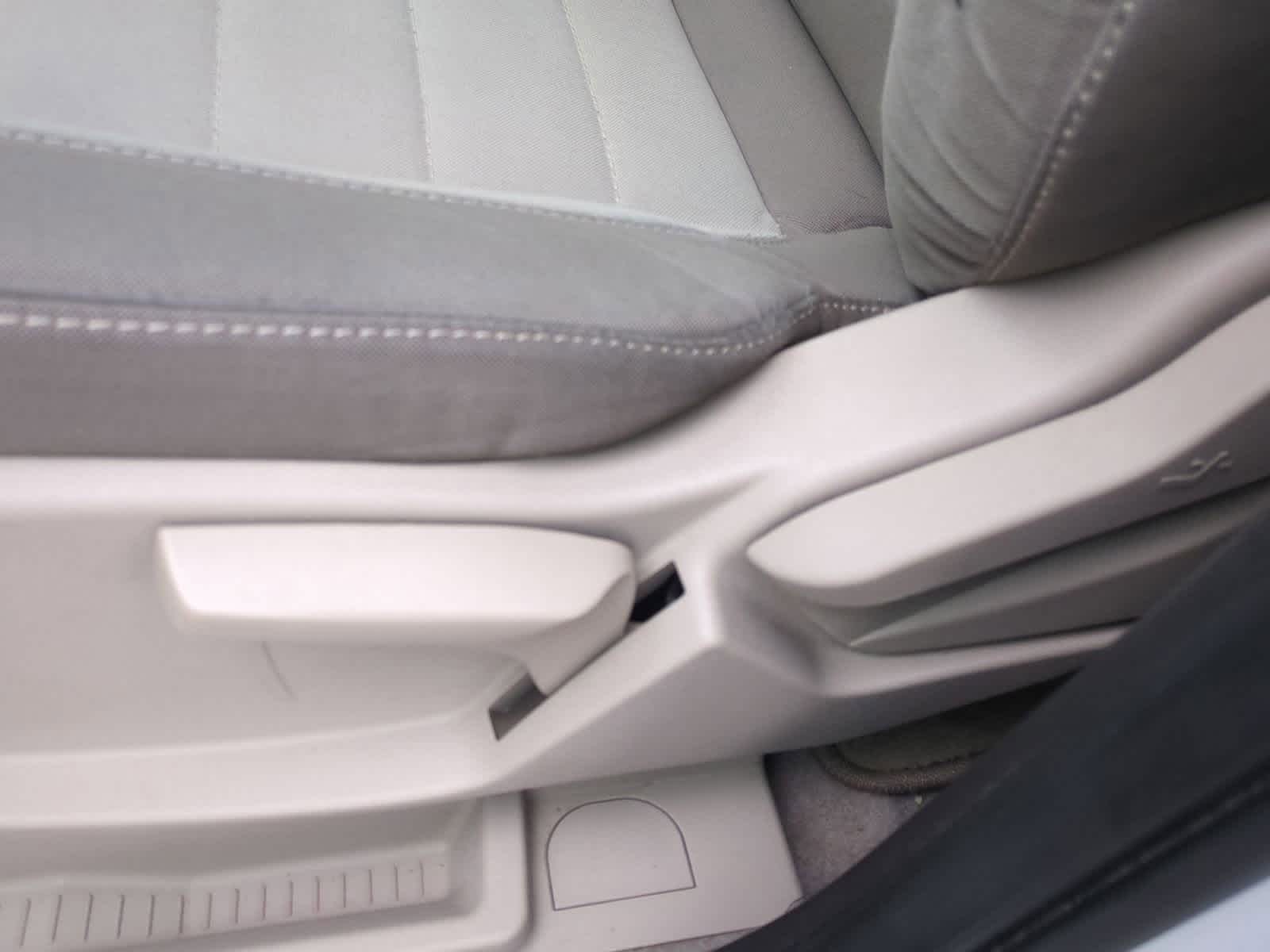 Thumbnail: 2013 Ford Escape - 17