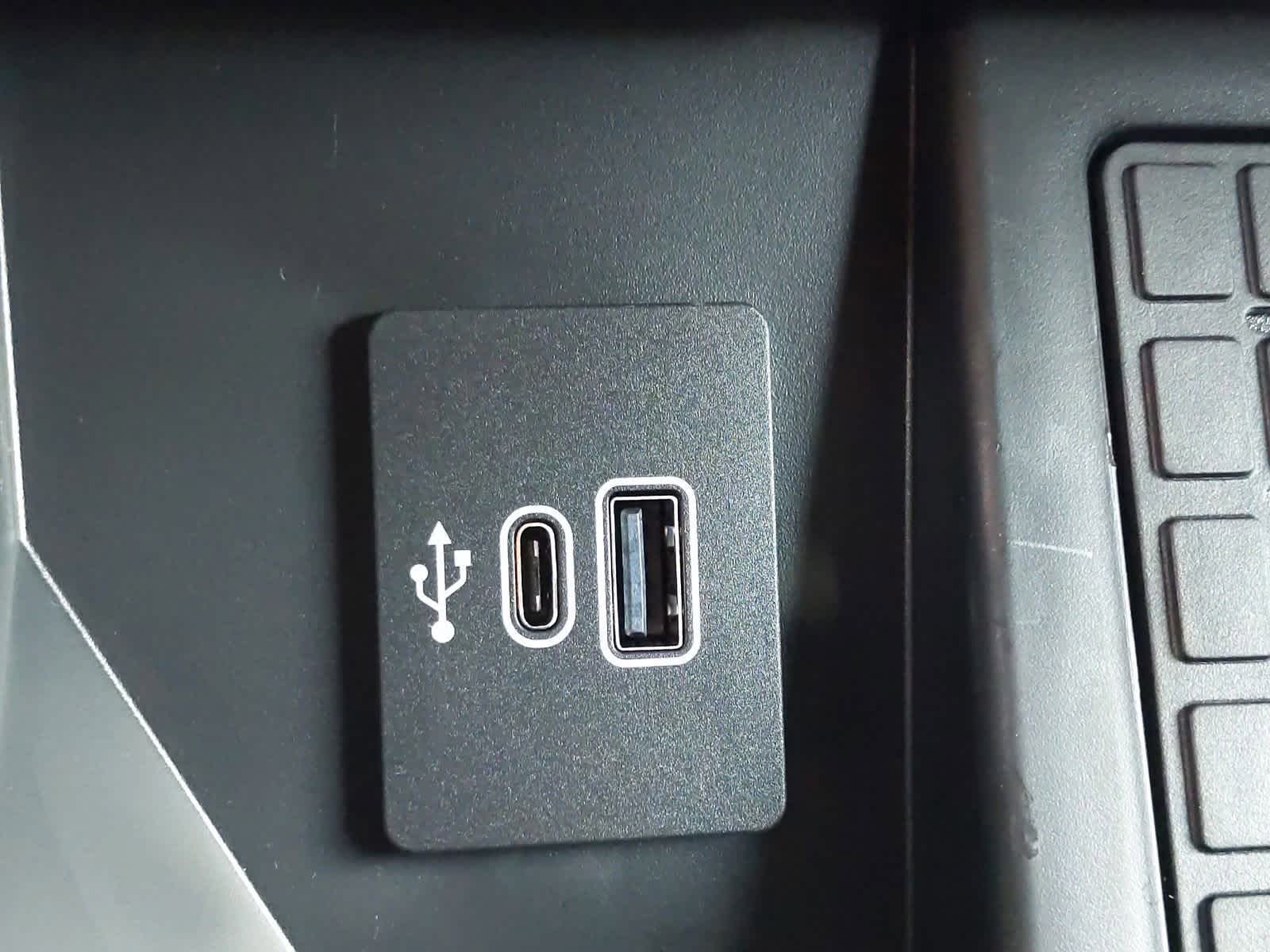 Thumbnail: 2025 Ford F-150 - 32