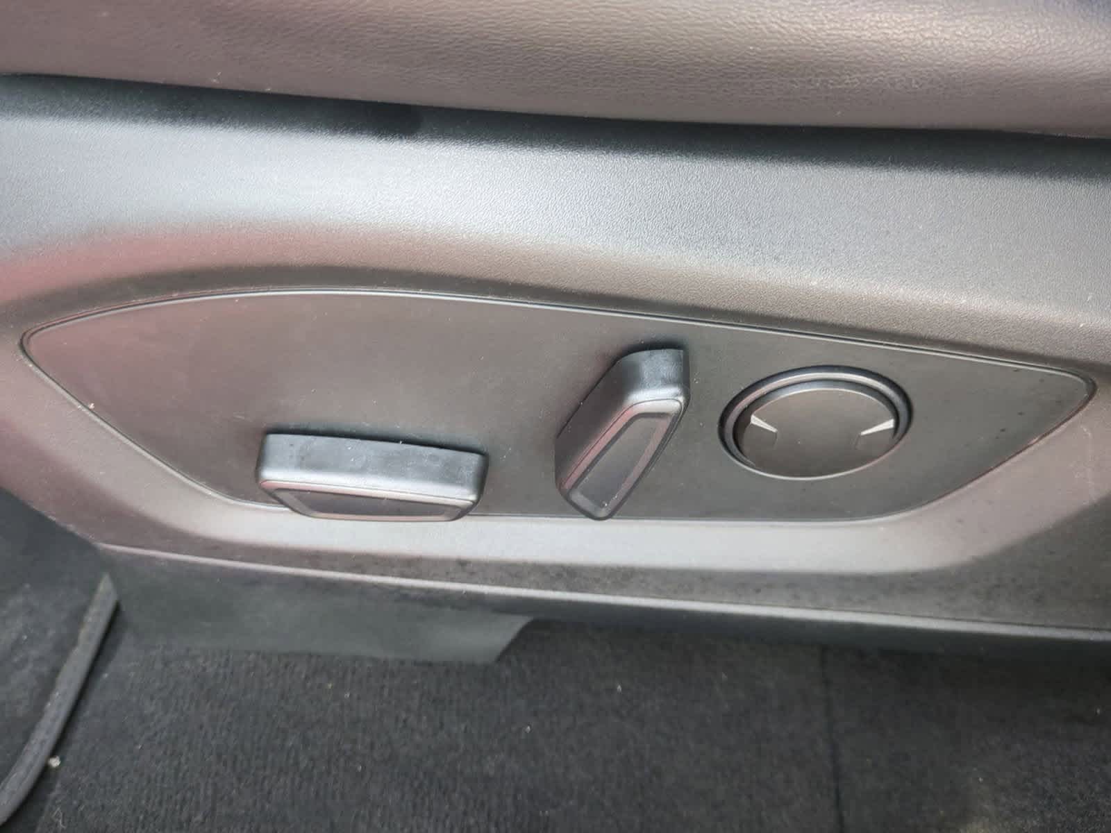 Thumbnail: 2021 Ford Explorer - 17