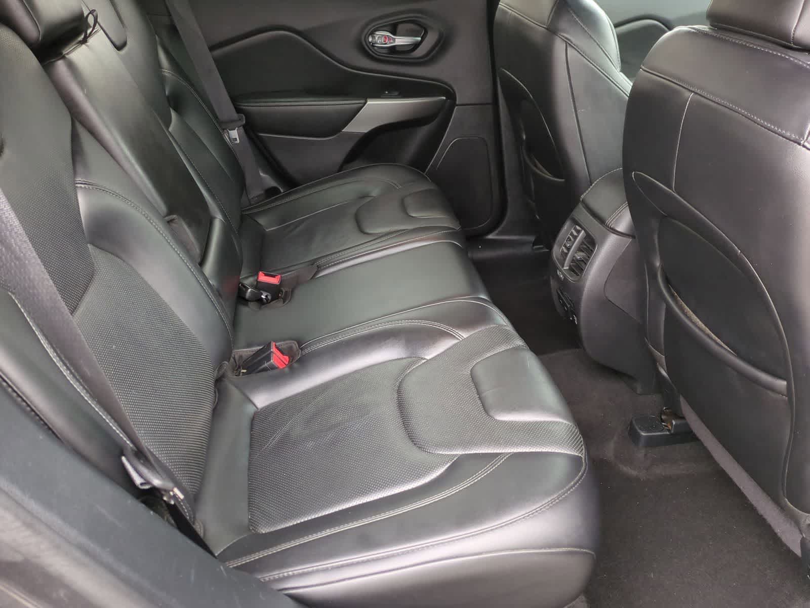 Thumbnail: 2020 Jeep Cherokee - 20