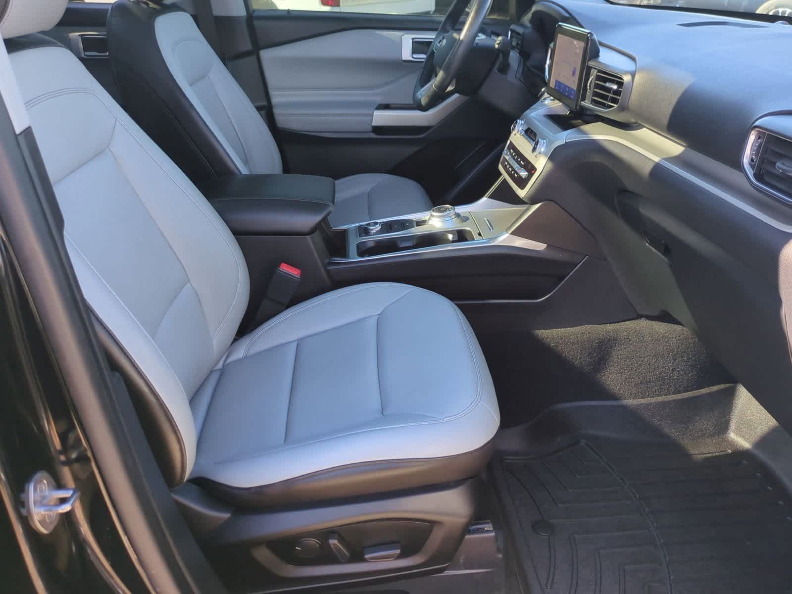Thumbnail: 2021 Ford Explorer - 25