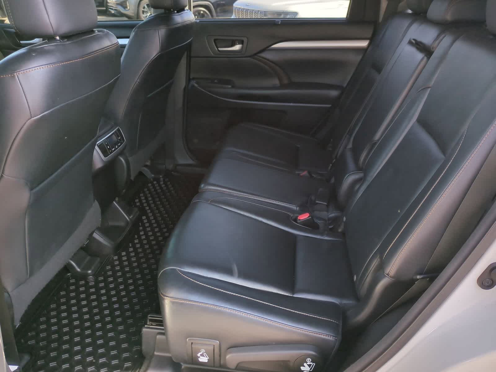 Thumbnail: 2014 Toyota Highlander - 20