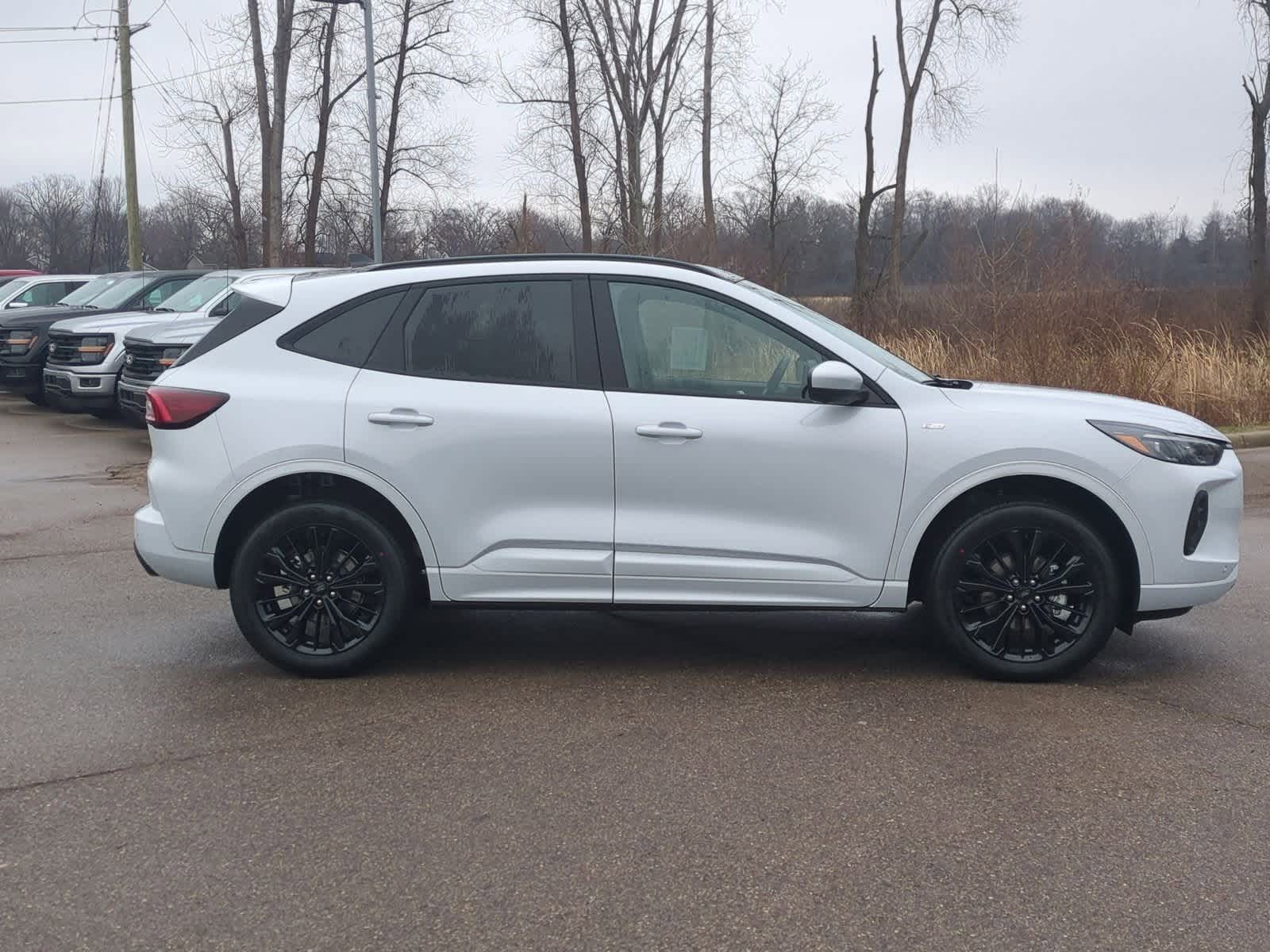 2025 Ford Escape ST-Line Elite 9