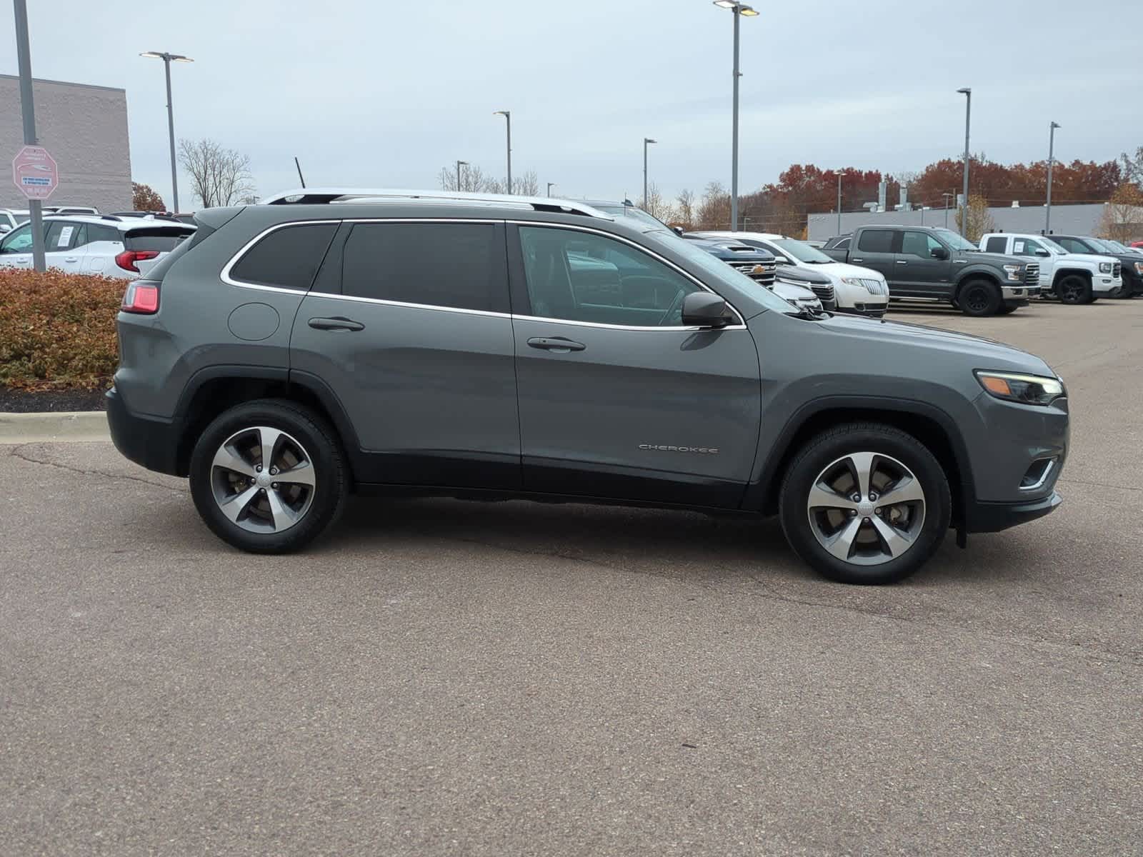 Thumbnail: 2020 Jeep Cherokee - 9