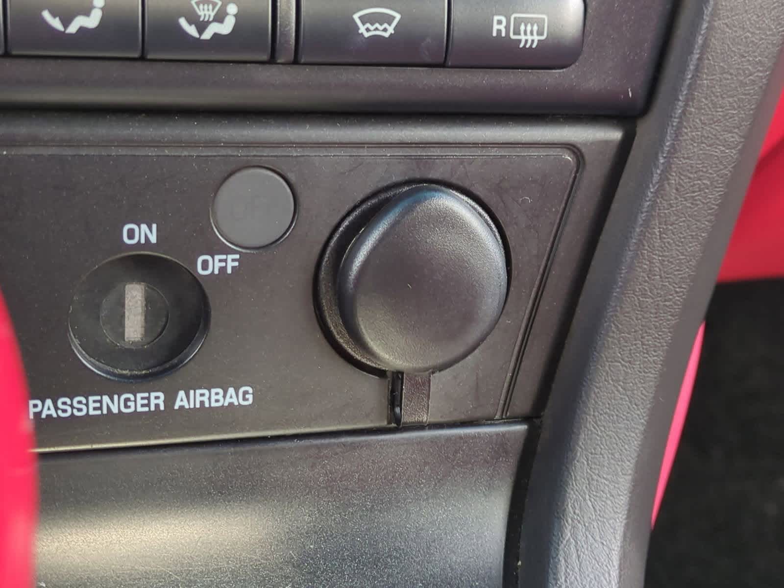 Thumbnail: 2002 Ford Thunderbird - 28