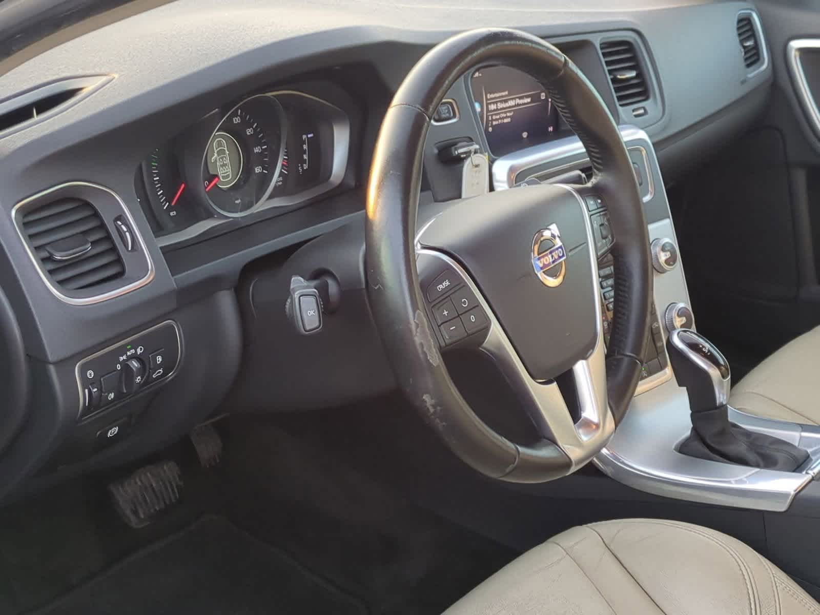 Thumbnail: 2017 Volvo S60 - 10