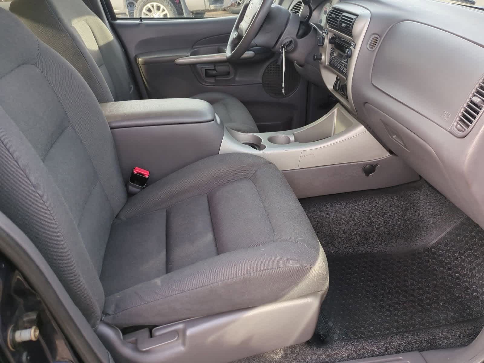 Thumbnail: 2001 Ford Explorer Sport Trac - 21