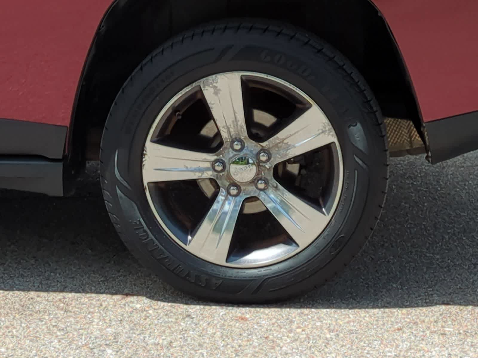 Thumbnail: 2016 Jeep Compass - 14