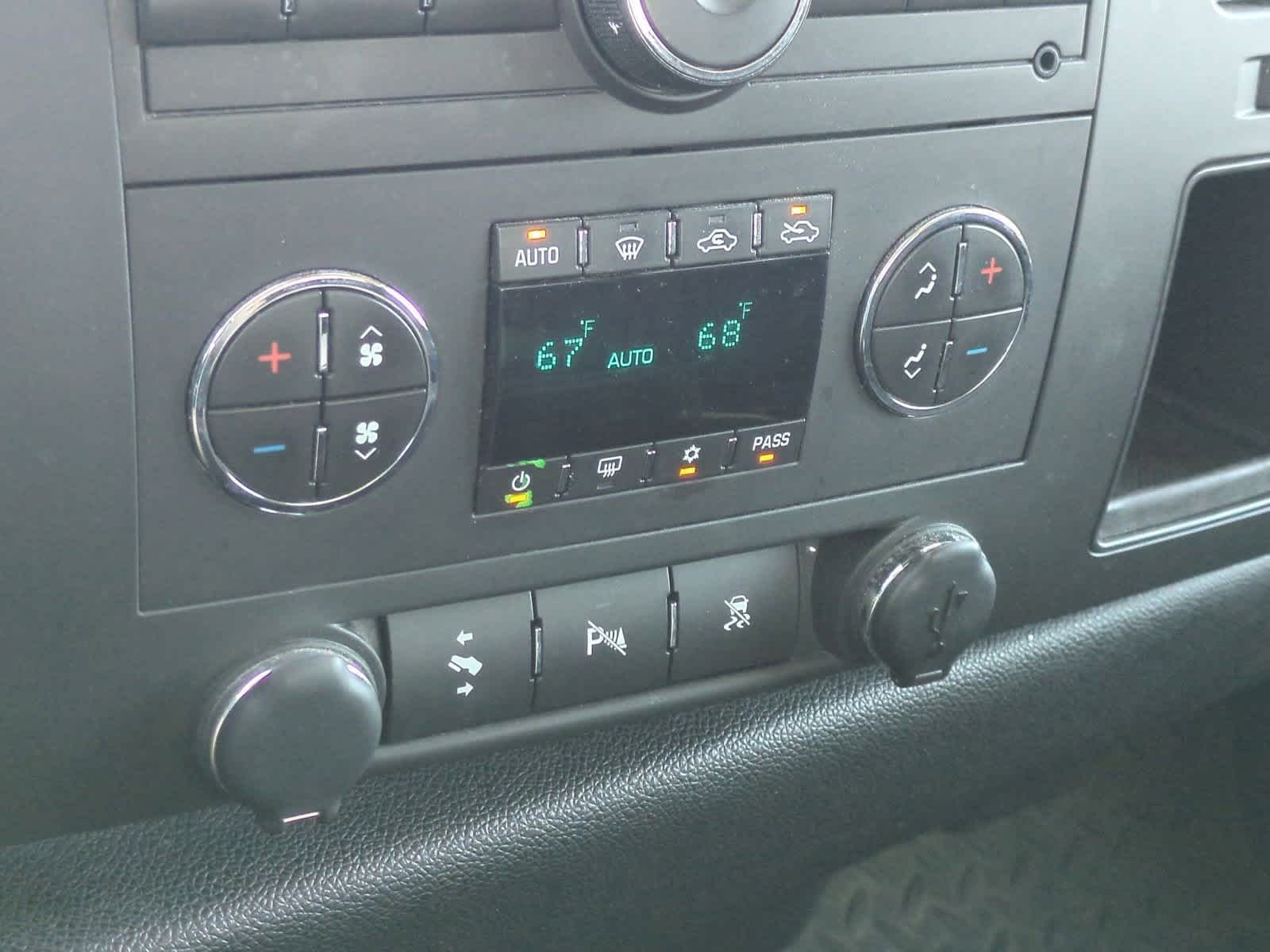 Thumbnail: 2011 Chevrolet Silverado 1500 - 27