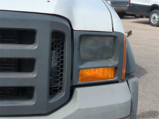 2005 Ford Econoline E-550 11