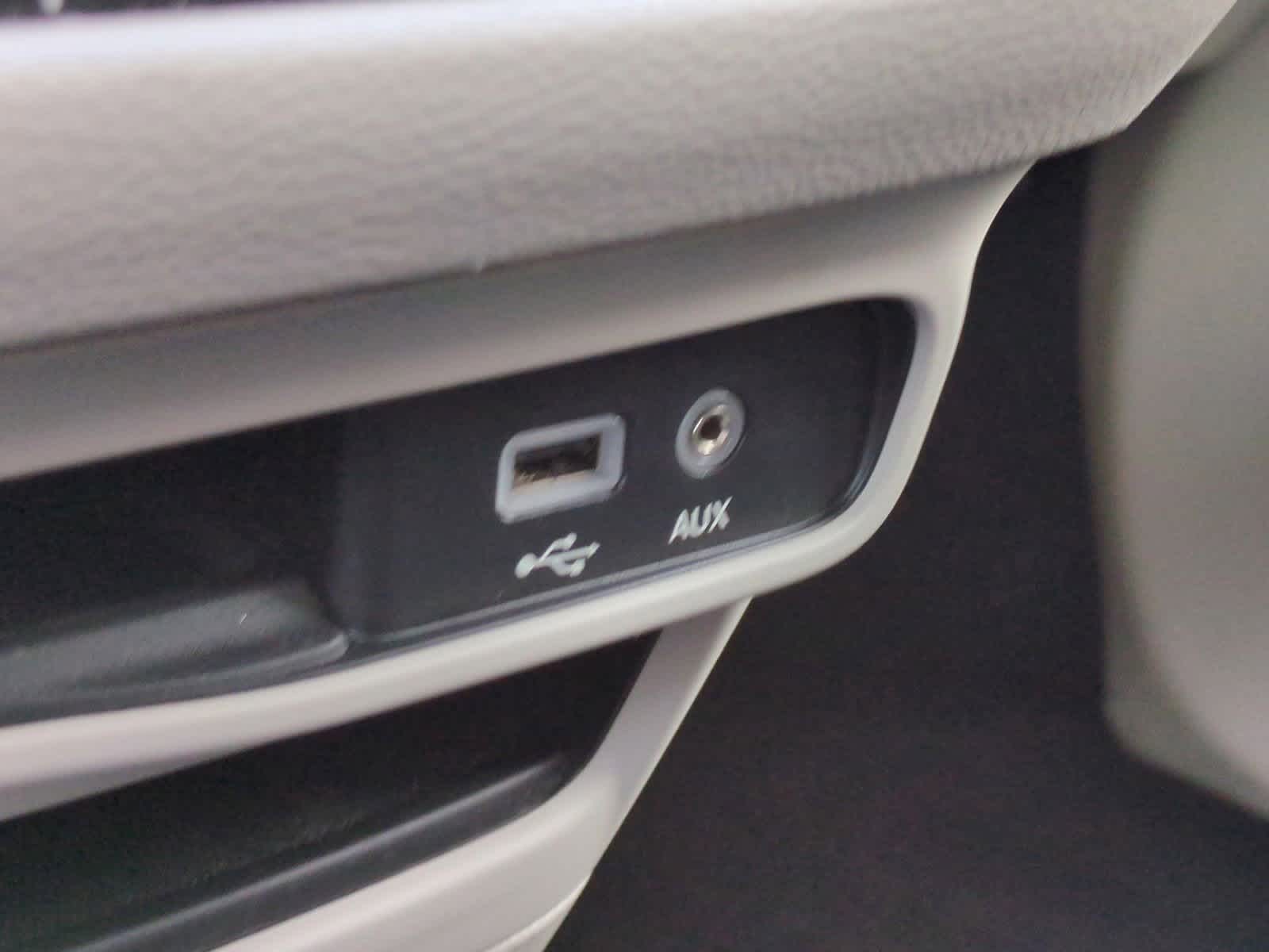 Thumbnail: 2018 Chrysler Pacifica - 32