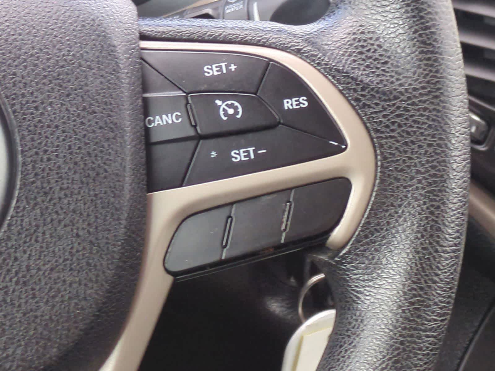 Thumbnail: 2014 Jeep Cherokee - 24