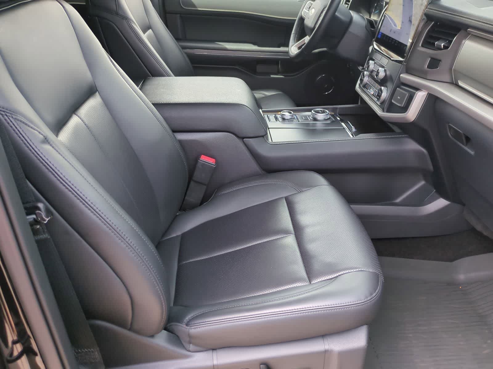 Thumbnail: 2022 Ford Expedition - 21