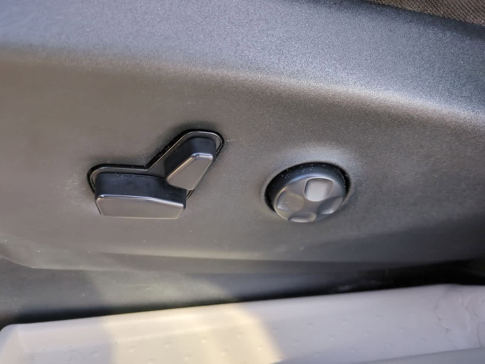 Thumbnail: 2018 Chrysler Pacifica - 17