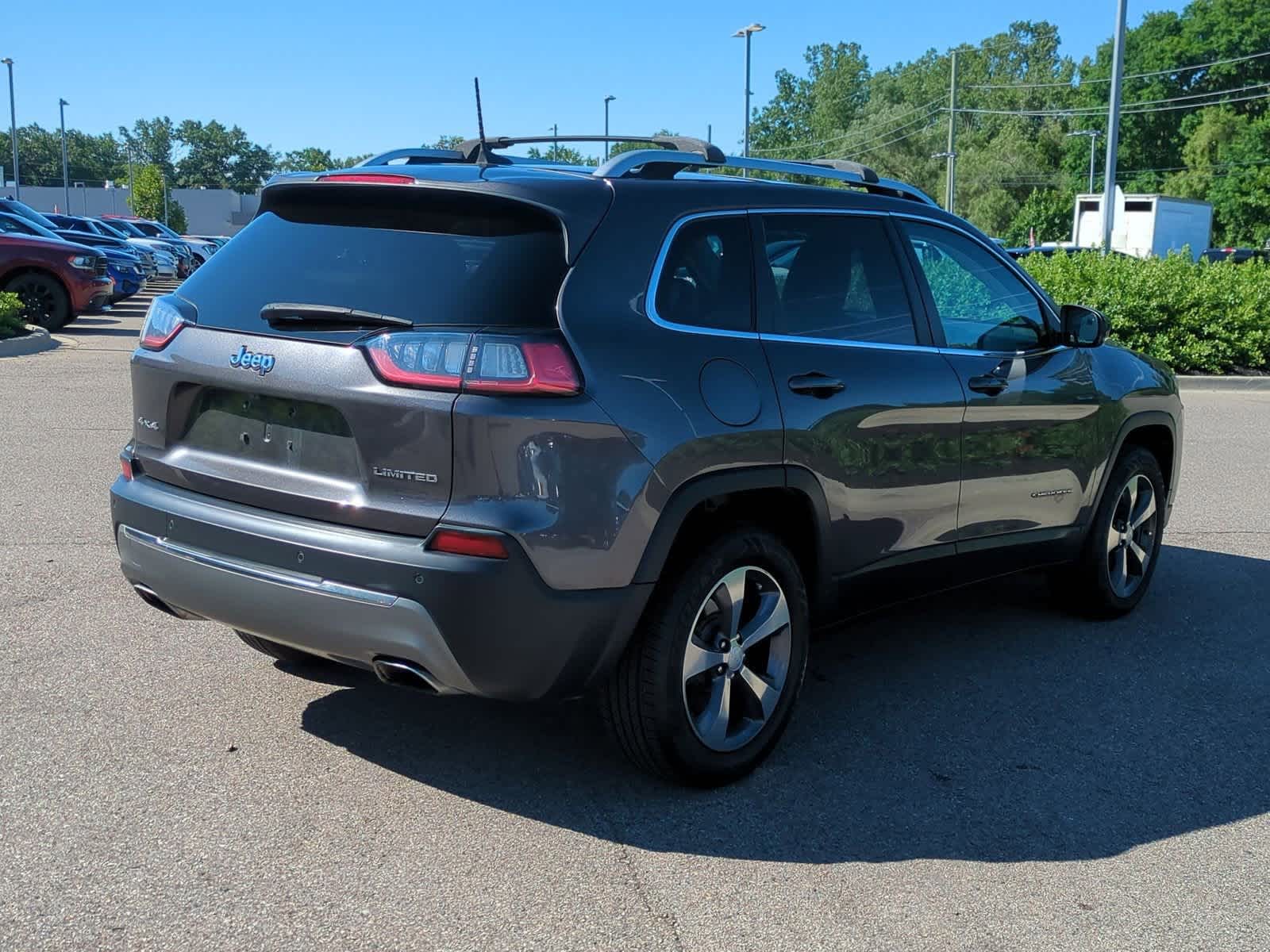 Thumbnail: 2019 Jeep Cherokee - 8