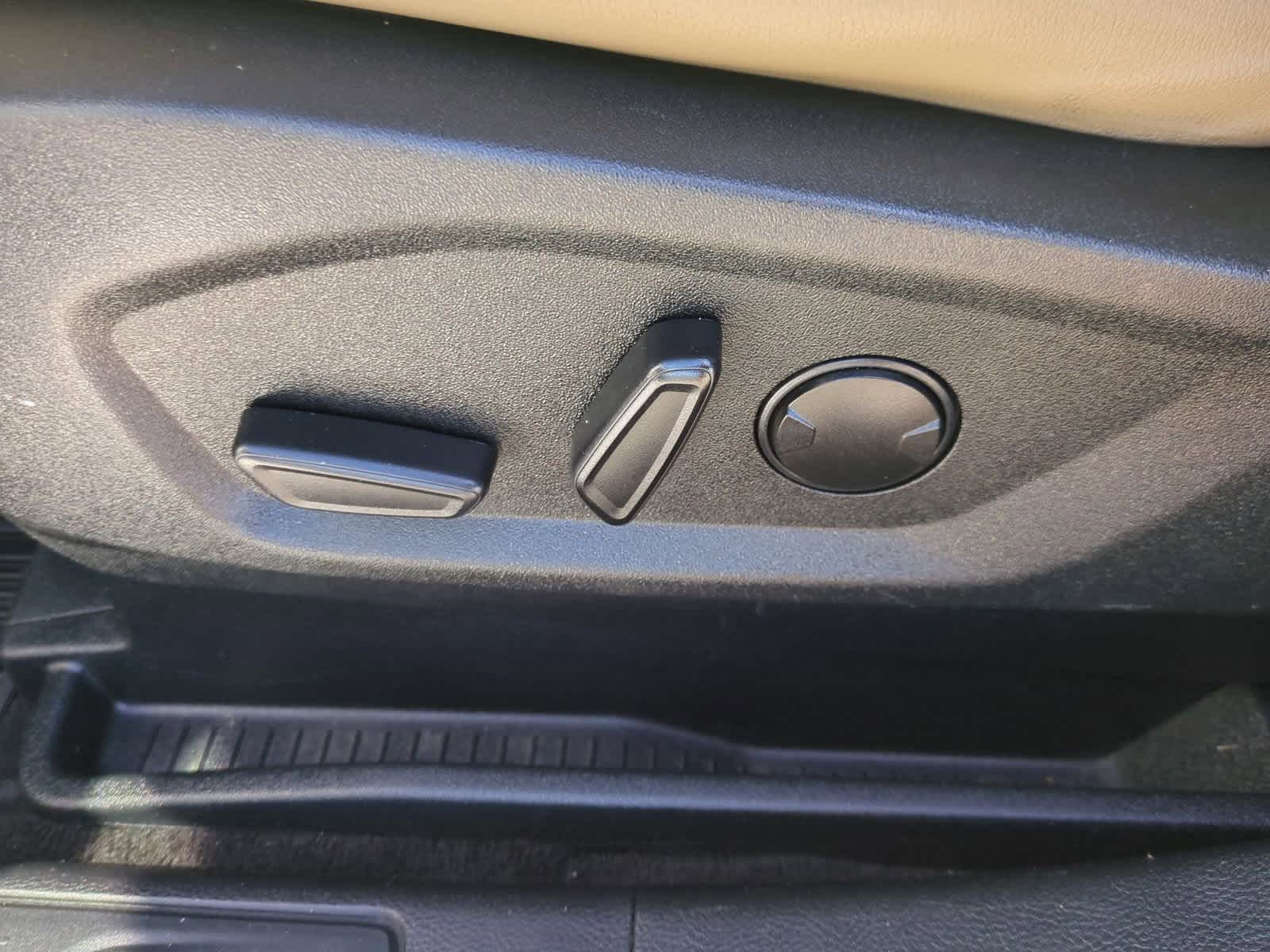 Thumbnail: 2020 Ford Edge - 17