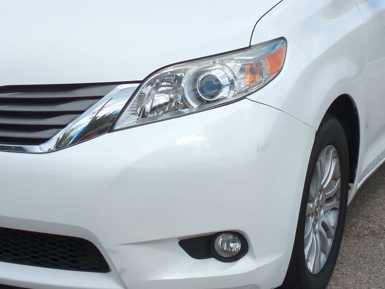 Thumbnail: 2011 Toyota Sienna - 11