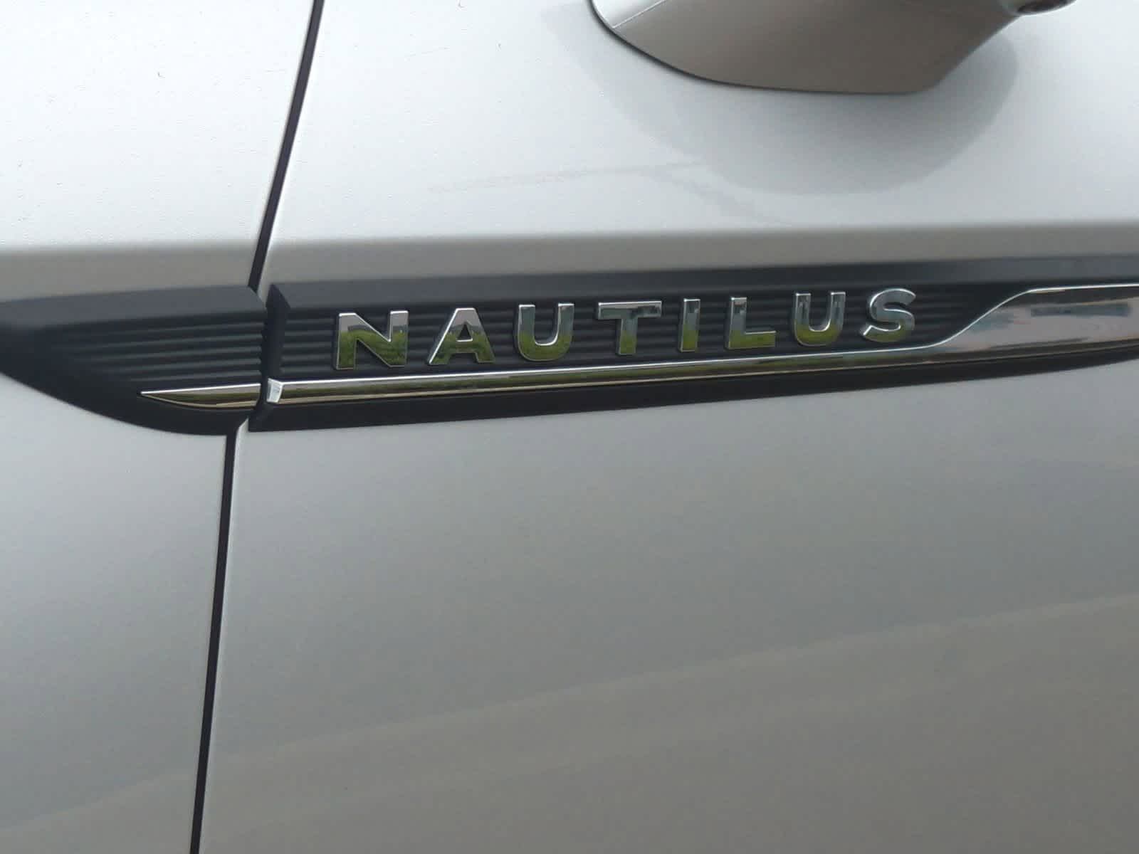 Thumbnail: 2019 Lincoln Nautilus - 13