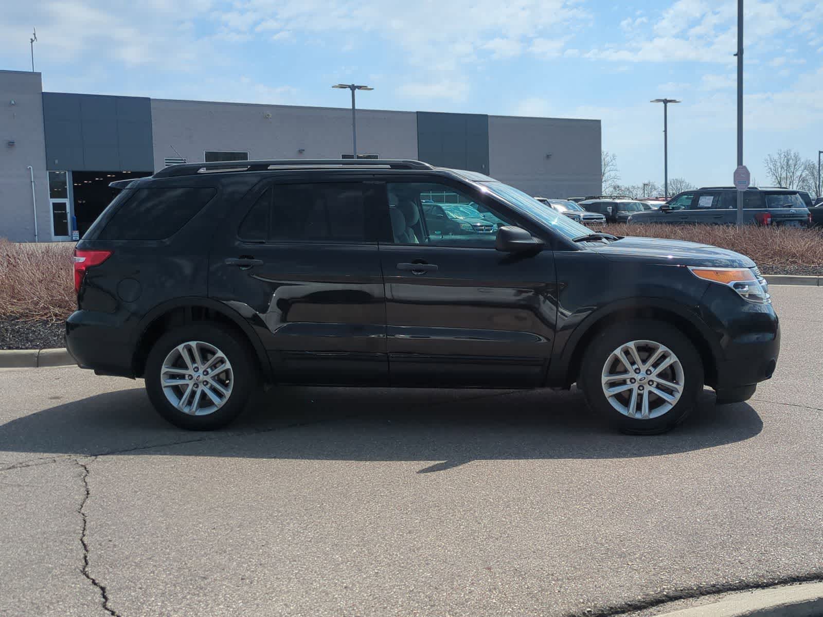 Thumbnail: 2015 Ford Explorer - 9