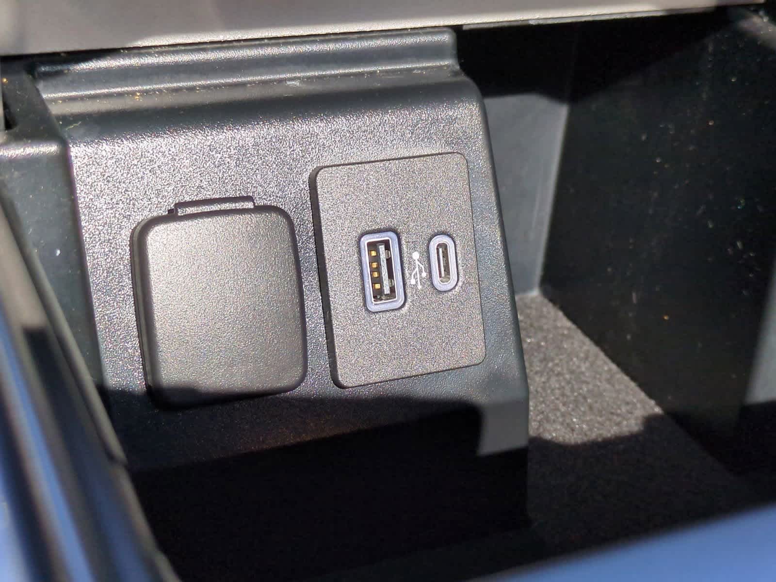 Thumbnail: 2021 Ford Explorer - 34