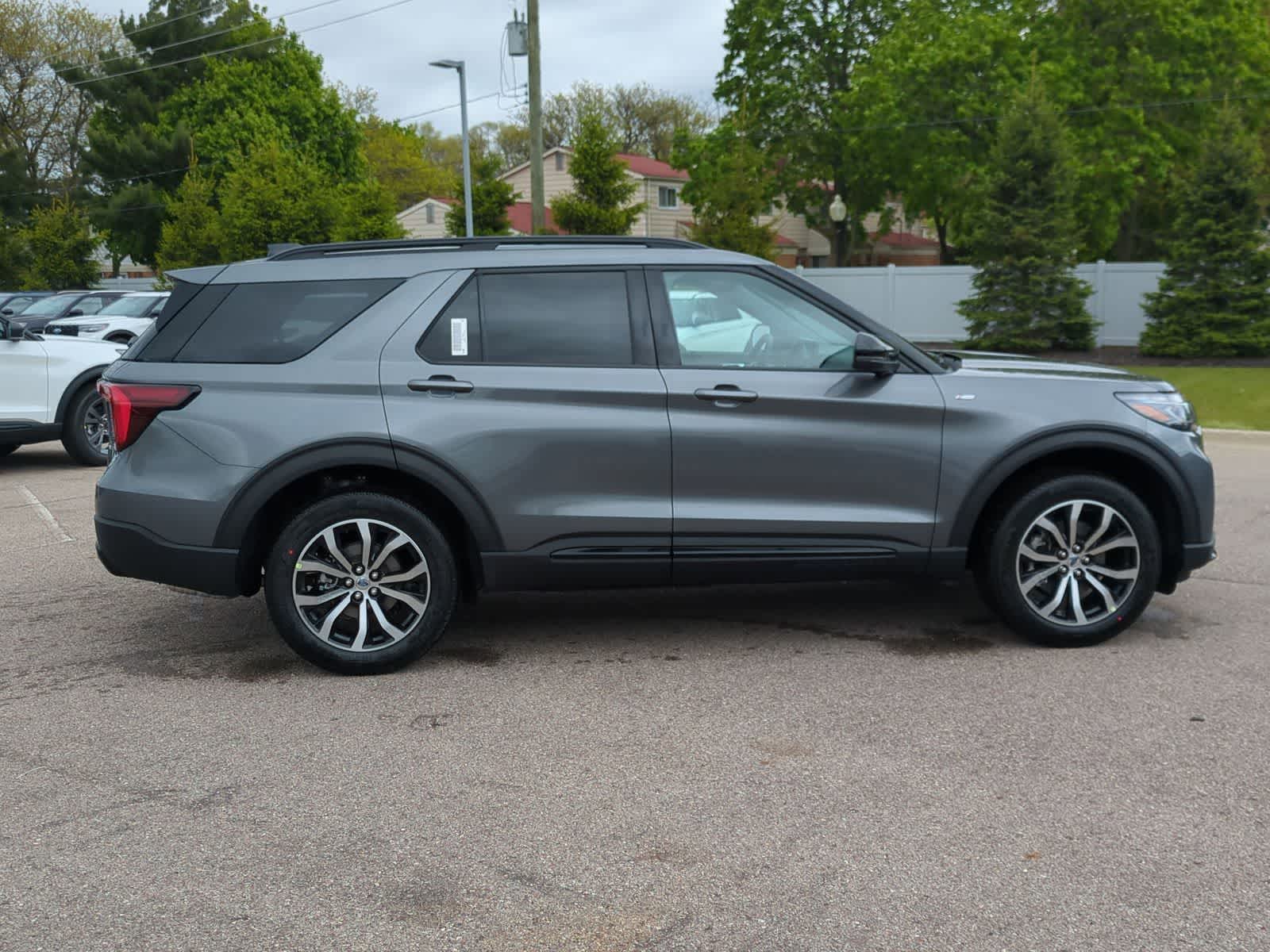 Thumbnail: 2026 Ford Explorer - 9
