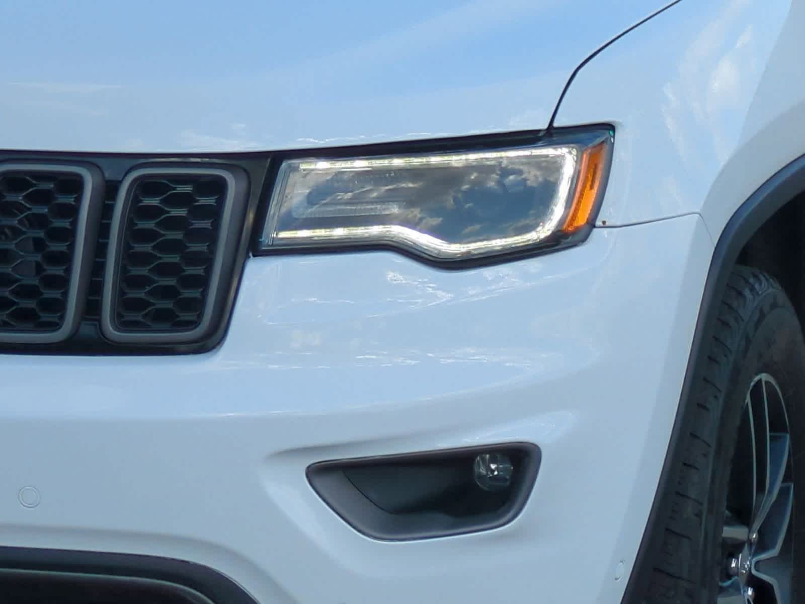 Thumbnail: 2017 Jeep Grand Cherokee - 11