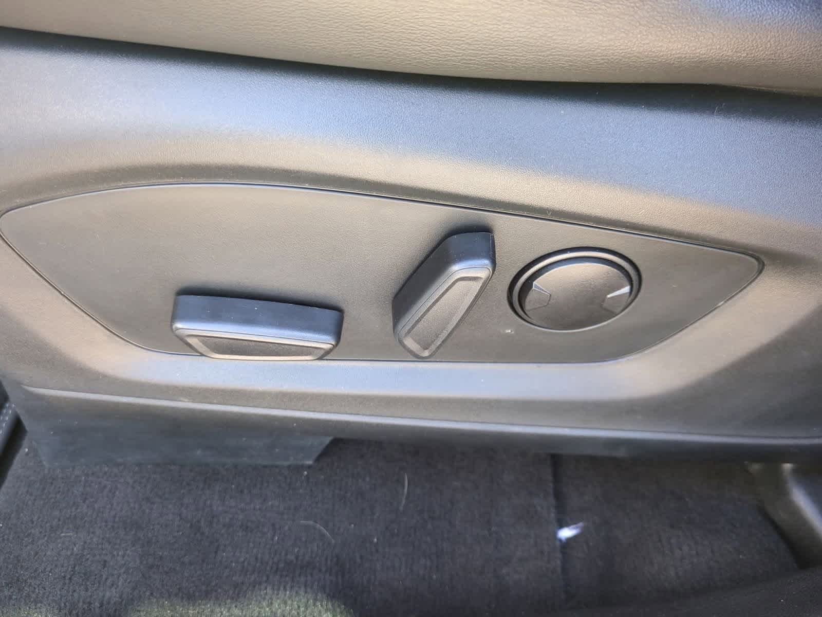 Thumbnail: 2022 Ford Explorer - 17