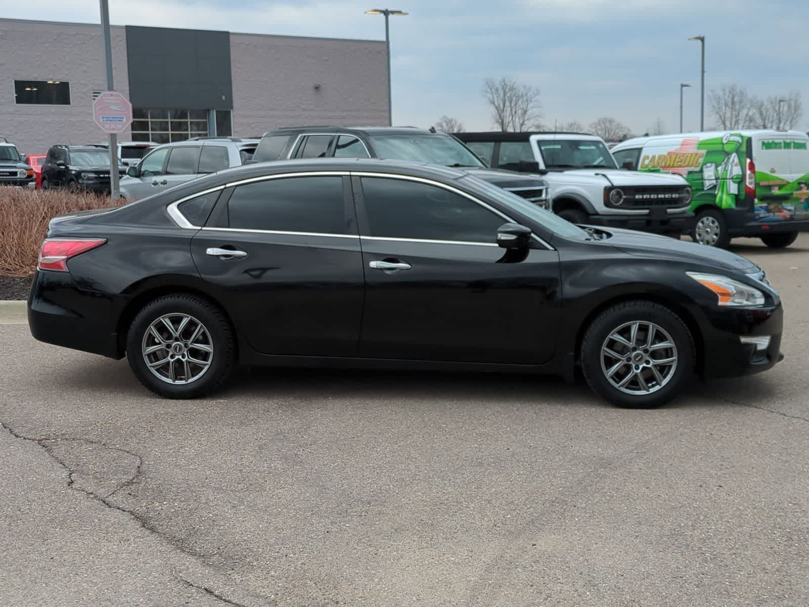 Thumbnail: 2015 Nissan Altima - 9