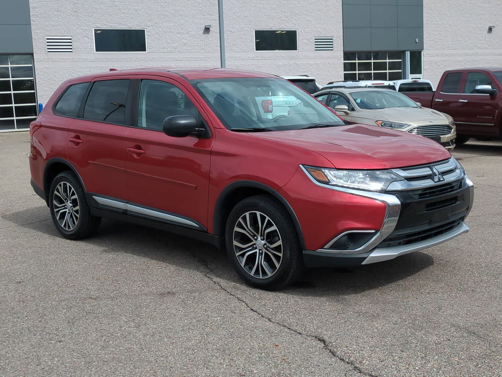 Thumbnail: 2018 Mitsubishi Outlander - 2