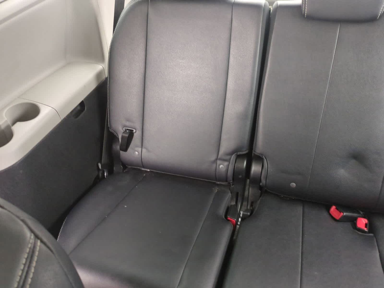 Thumbnail: 2015 Toyota Sienna - 23