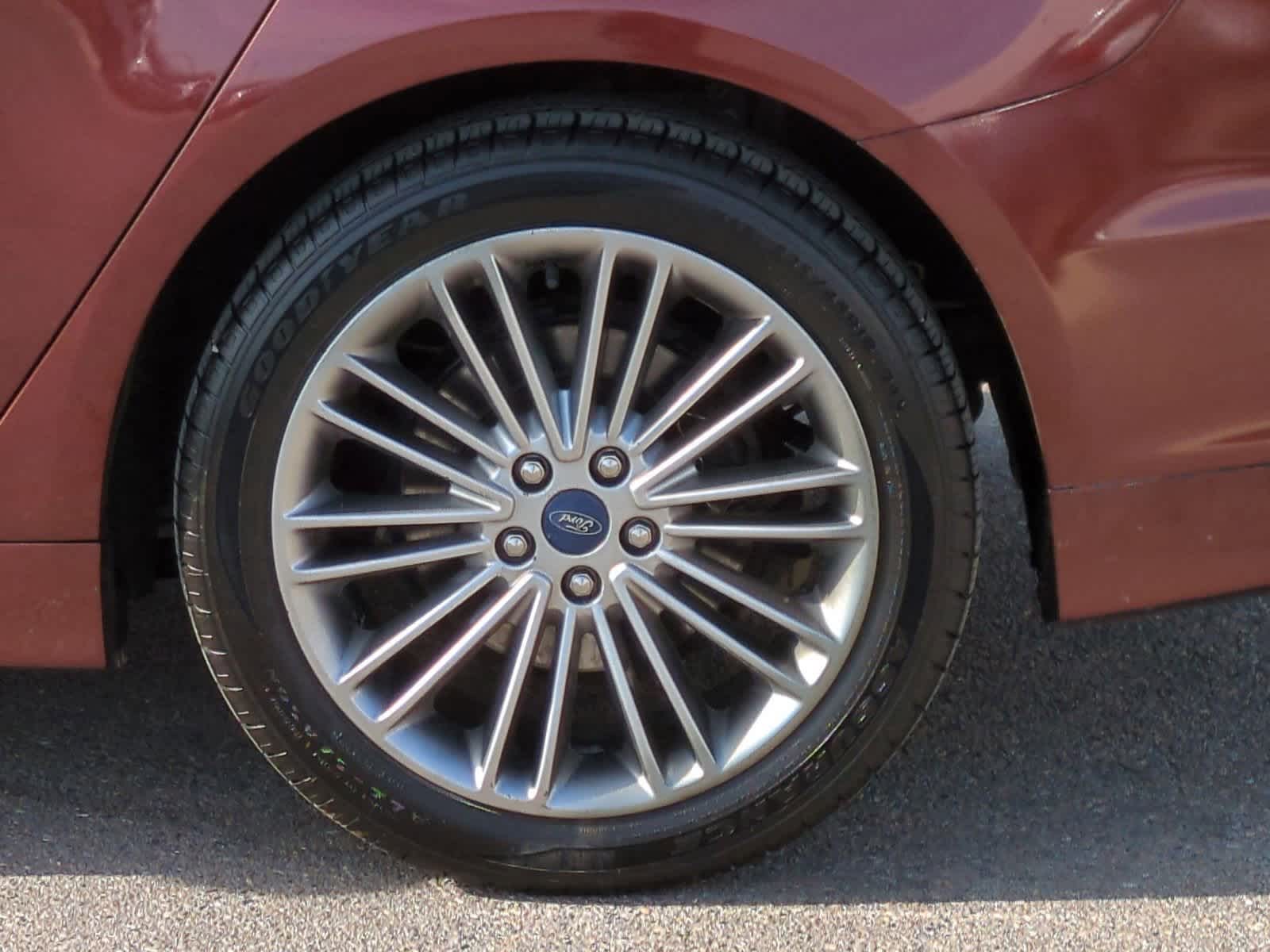 2015 Ford Fusion SE 14