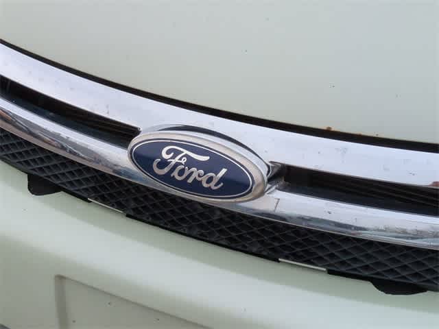 2010 Ford Focus SE 12
