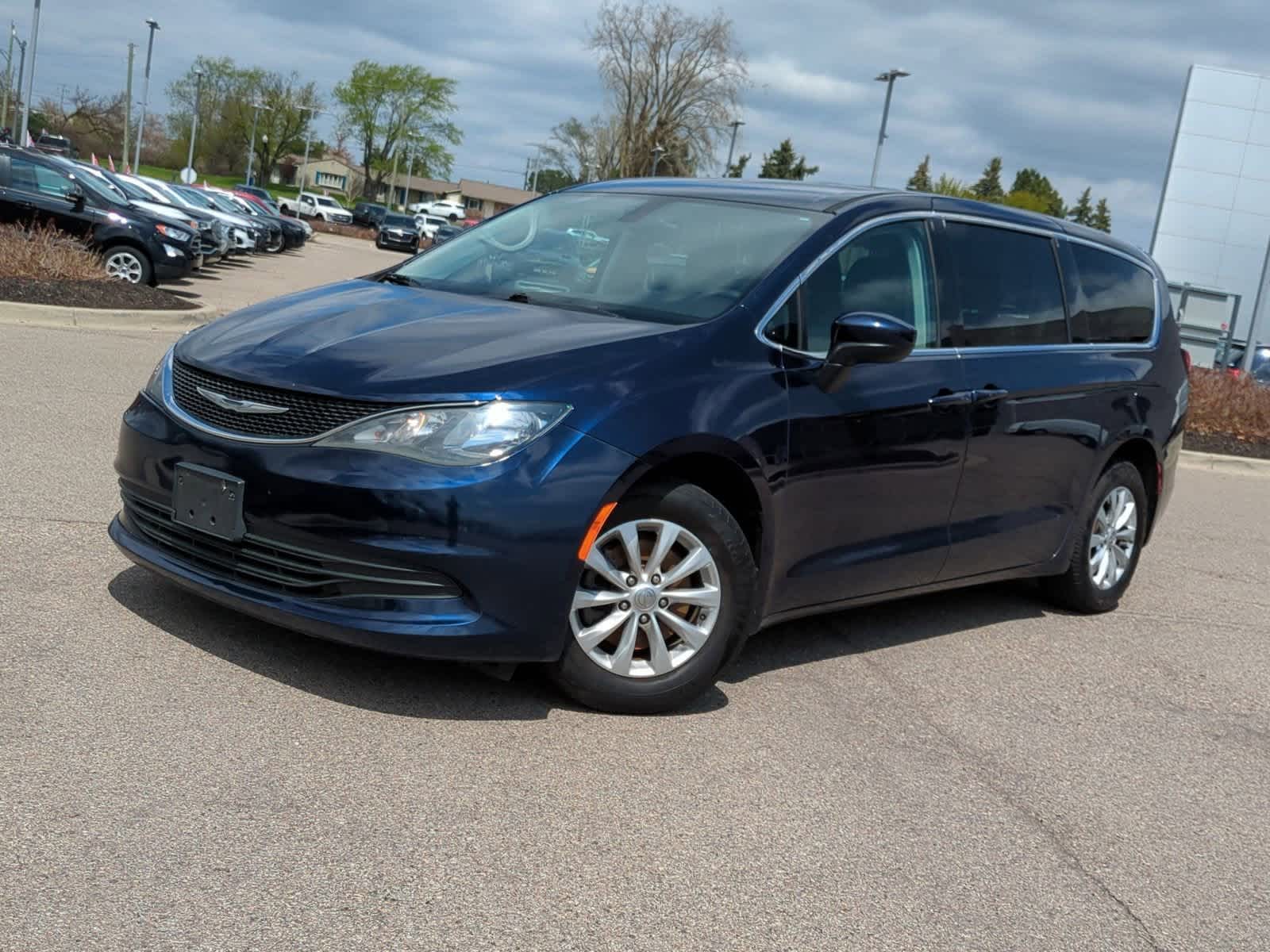 2017 Chrysler Pacifica Touring -
                  Waterford, MI