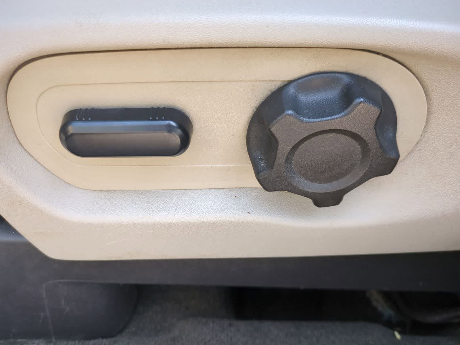 Thumbnail: 2015 Ford Explorer - 17