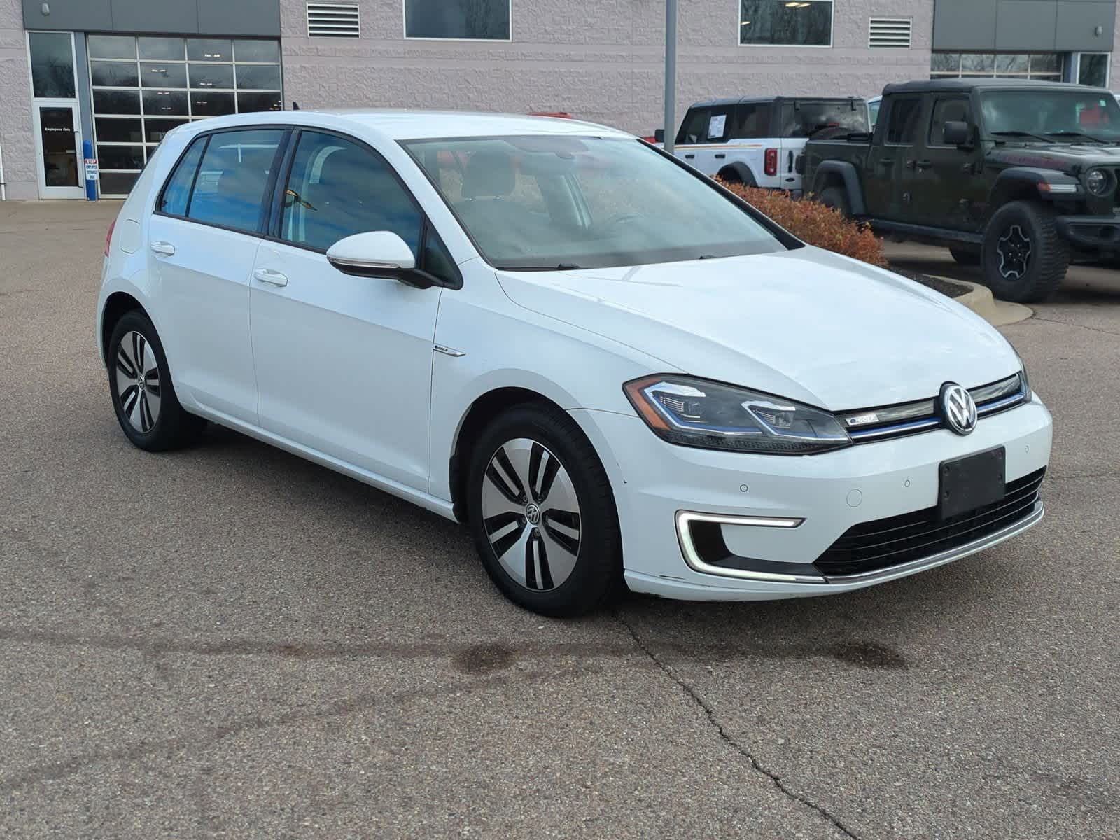 Thumbnail: 2017 Volkswagen e-Golf - 2