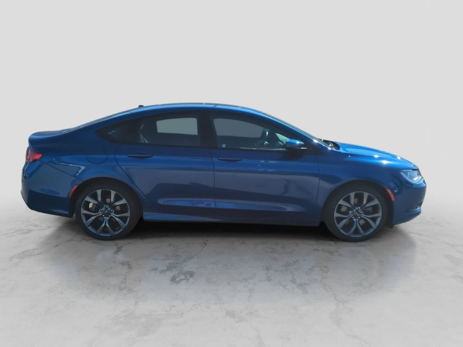 Thumbnail: 2016 Chrysler 200 - 9