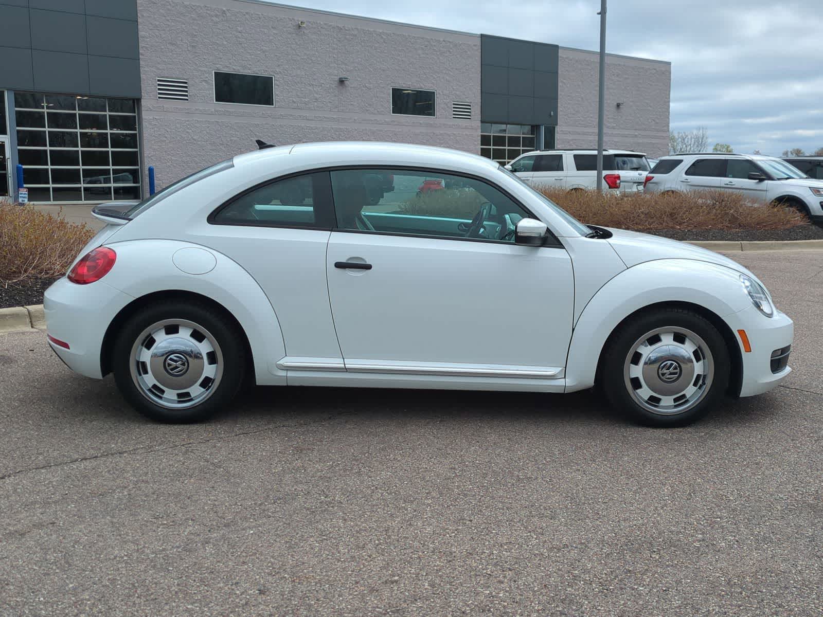 Thumbnail: 2016 Volkswagen Beetle - 9